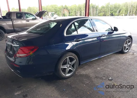 2017 Mercedes-Benz E 300 4Matic z USA, uszkodzony, nr VIN WDDZF4KB7HA174395